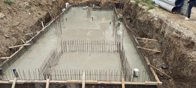 יציקת הבטון של רצפת המרתף – מפריסת הברזל למשטח אחיד